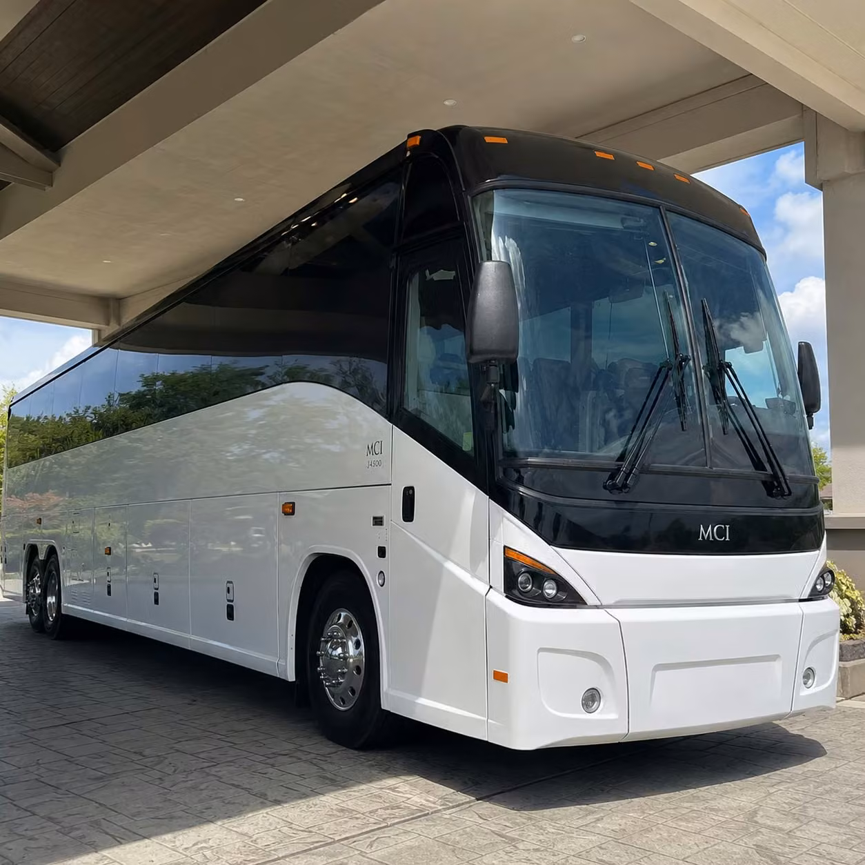 daily commuter shuttle services for santa cruz tech and healthcare employers