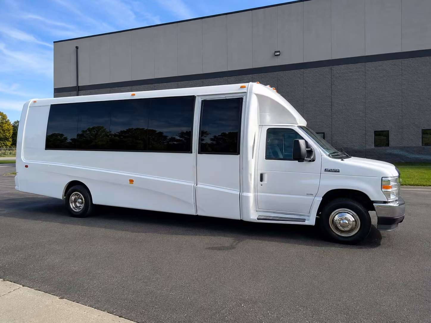 santa cruz 18 passenger minibus rental